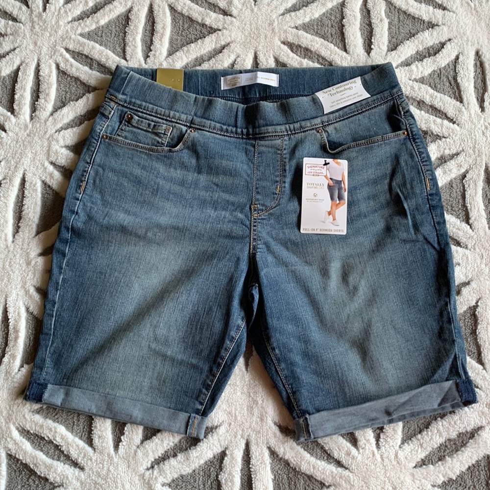 Levi’s Pull-on Bermuda Shorts size 16